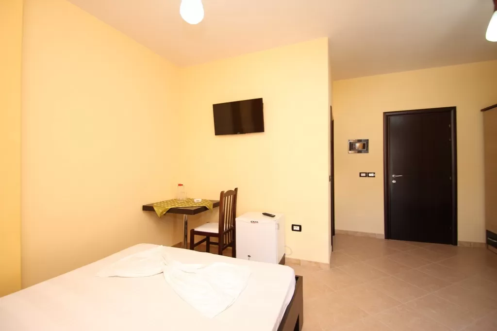 AL Hotel 13 - STD TRPL 4.jpg